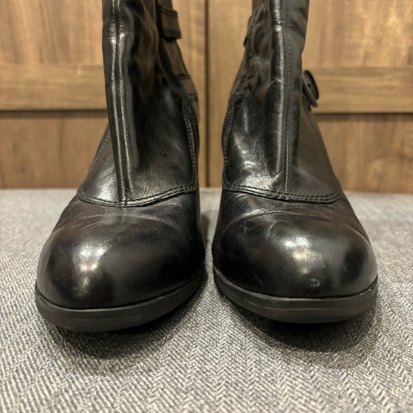 Born Vivi Black Leather Three Buckled moto Ankle Boots Size 7.5 Almond Toe - Picture 4 of 14